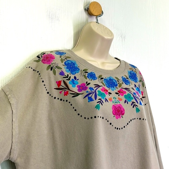 Natural Life - Maia Light Grey Floral Neckline Oversized Sweatshirt Size Medium - Picture 4 of 10
